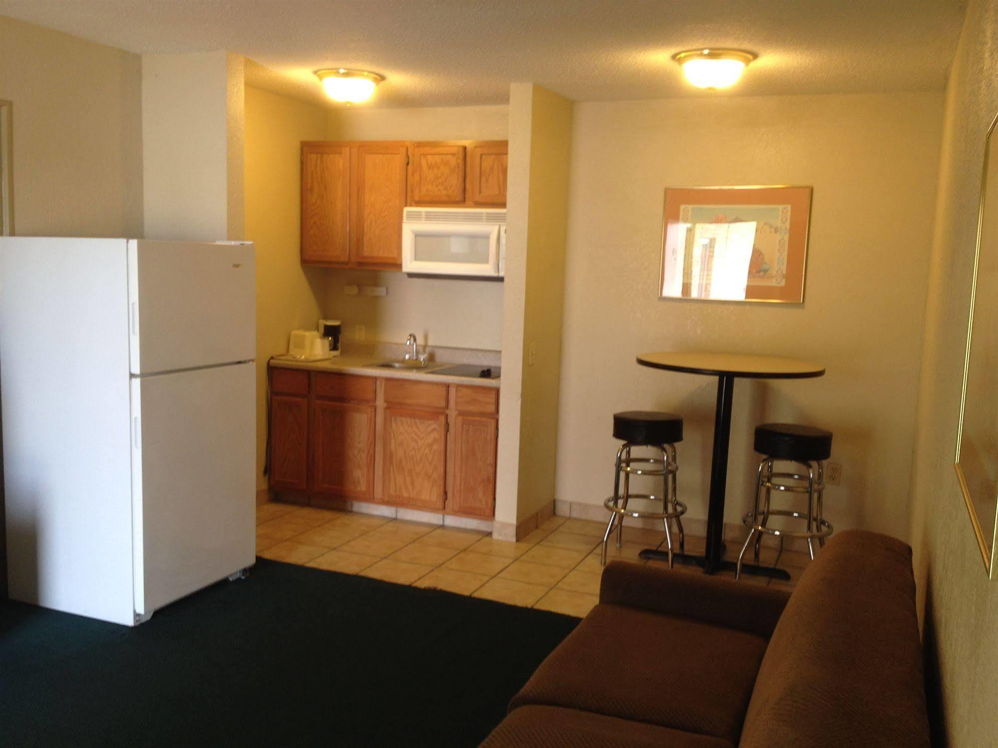 America'S Best Inn And Suites Emporia Luaran gambar