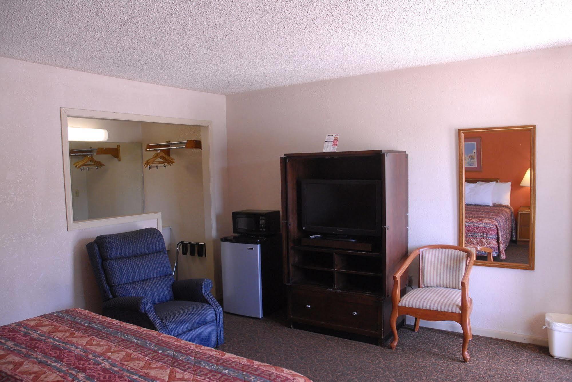 America'S Best Inn And Suites Emporia Luaran gambar
