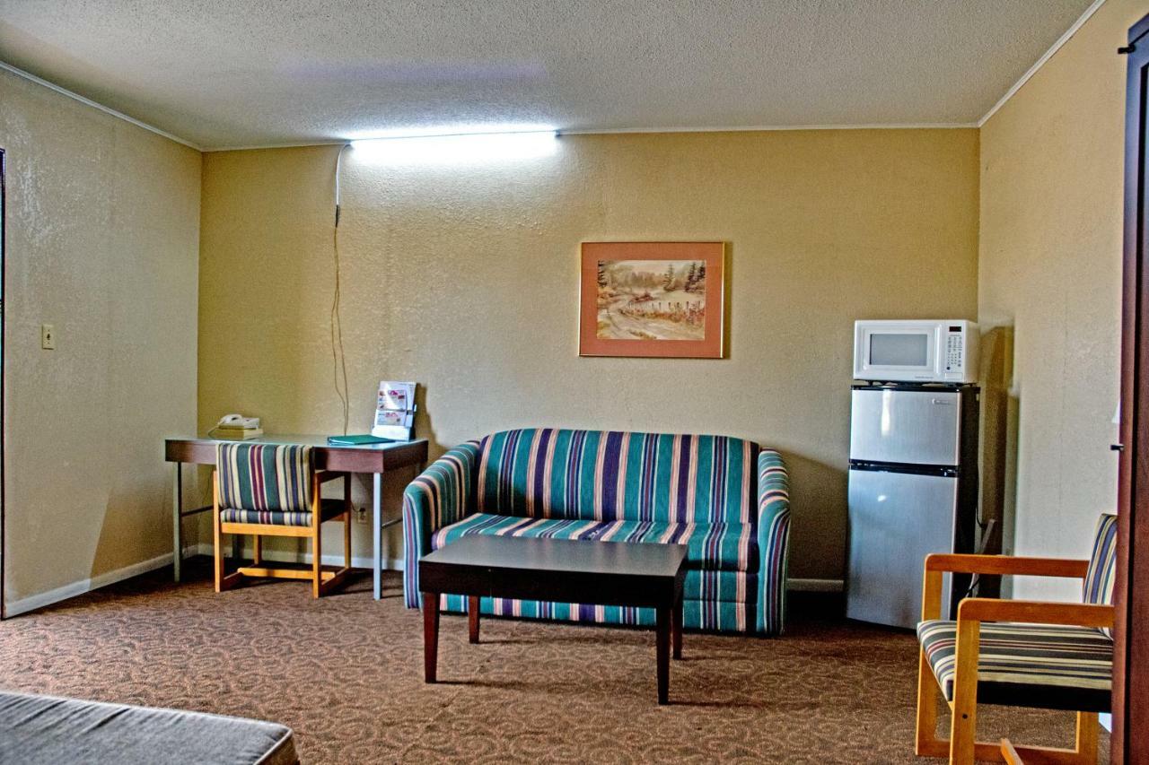 America'S Best Inn And Suites Emporia Luaran gambar