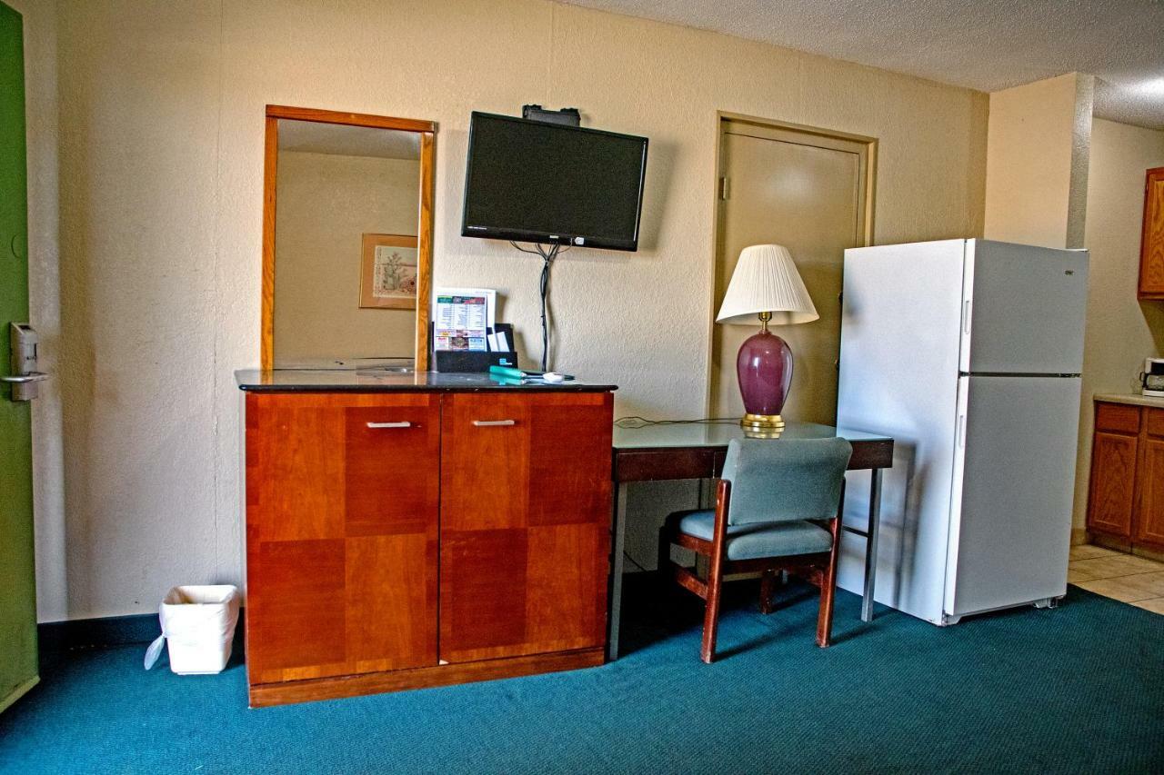 America'S Best Inn And Suites Emporia Luaran gambar